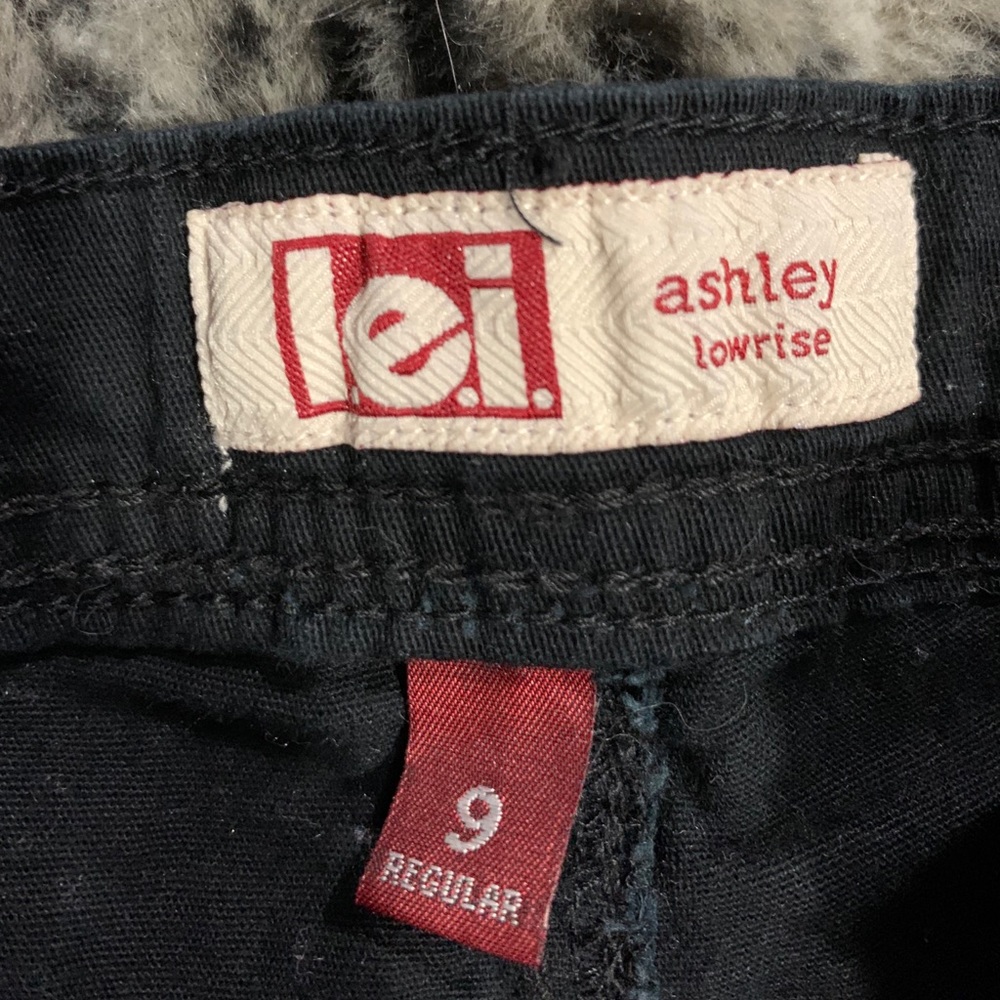 Shorts - Picture 3 of 4